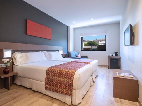 Hotel Granada by Pierre & Vacances : photo 5 de la chambre chambre triple (2 adultes & 1 enfant)