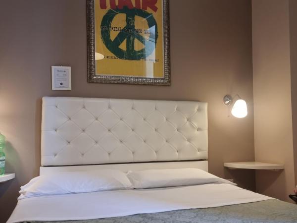 Bed morelli 49 , chiaia : photo 1 de la chambre chambre double avec salle de bains privative extérieure