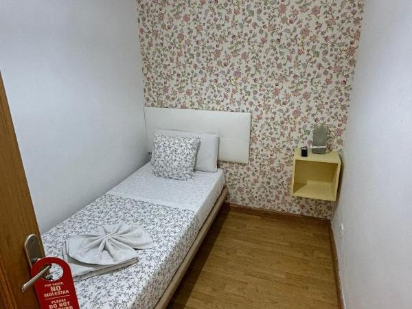 Hostal Flat55Madrid : photo 1 de la chambre chambre simple Économique avec salle de bains commune