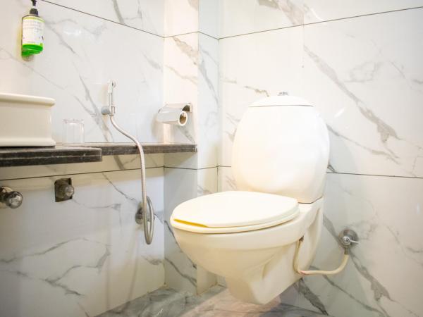 Hotel Banjara Retreat : photo 10 de la chambre suite lit king-size avec balcon