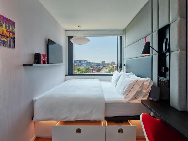 citizenM Boston Back Bay : photo 1 de la chambre king room - premium view