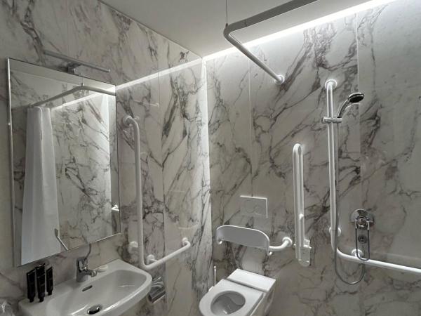 Binario 934 Smart Hotel : photo 3 de la chambre chambre lit queen-size - accessible aux personnes à mobilité réduite