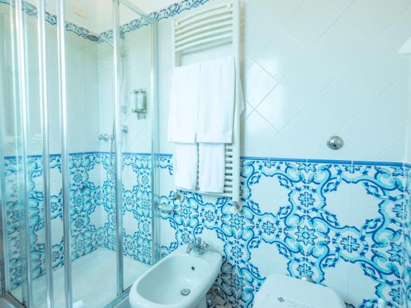 Hotel Villa Sarah : photo 5 de la chambre chambre double - vue sur jardin