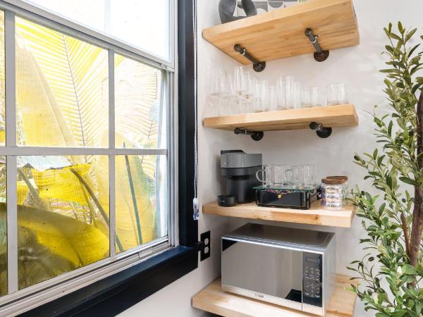 Saint Philip Residence : photo 9 de la chambre studio avec vue sur jardin