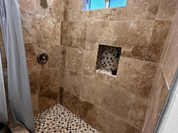 Bungalow #1 and Bungalow #2 ONE Price-West LA Location : photo 7 de la chambre chambre quadruple avec salle de bains privative