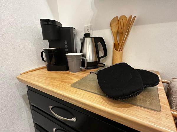 Bungalow #1 and Bungalow #2 ONE Price-West LA Location : photo 10 de la chambre chambre double avec salle de bains privative