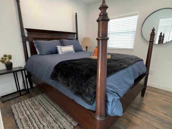 Bungalow #1 and Bungalow #2 ONE Price-West LA Location : photo 6 de la chambre chambre quadruple avec salle de bains privative