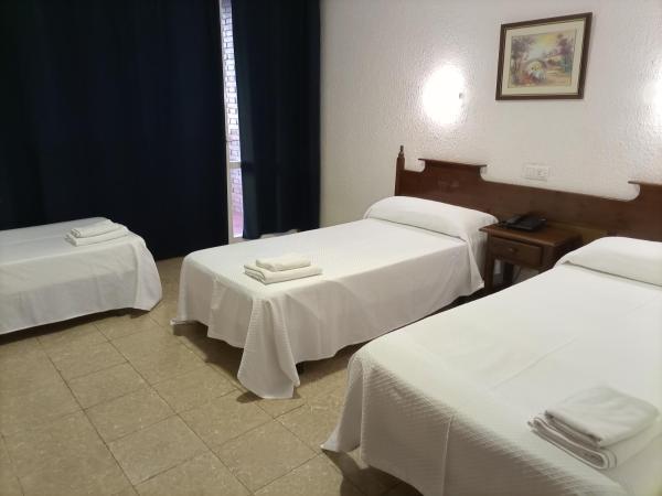 Vintage Hotel Mercedes : photo 1 de la chambre chambre triple