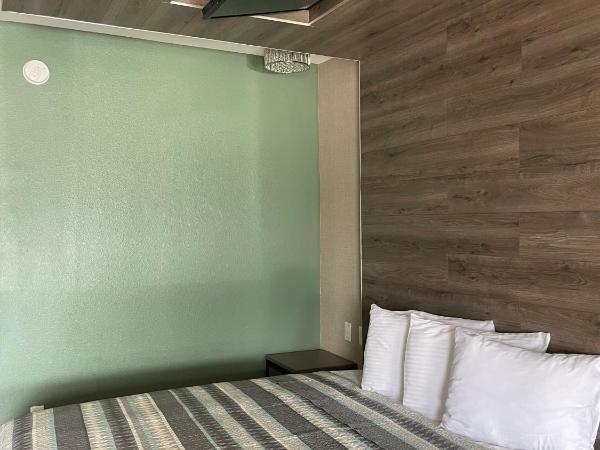 Express Inn - Richey : photo 3 de la chambre suite deluxe avec lit king-size