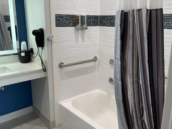 Express Inn - Richey : photo 1 de la chambre chambre lit queen-size - accessible aux personnes à mobilité réduite