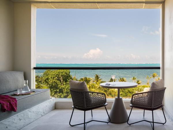 SLS PLAYA MUJERES : photo 1 de la chambre sls elite rooftop queen room with two queen beds and ocean view