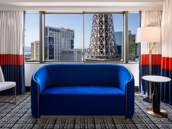 Paris Las Vegas Hotel & Casino : photo 3 de la chambre chambre versailles avec 1 lit king-size et balcon