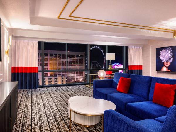 Paris Las Vegas Hotel & Casino : photo 1 de la chambre suite premium versailles 1 lit king-size  - enregistrement à la réception du logement