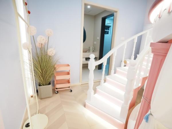 Shanghai Dino Star Homestay - Near Disneyland : photo 3 de la chambre princess belle's castle room