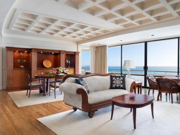 The Royal Hawaiian, A Luxury Collection Resort, Waikiki : photo 5 de la chambre suite lit king-size - côté océan