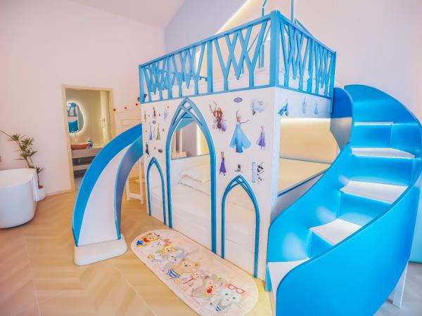 Shanghai Dino Star Homestay - Near Disneyland : photo 2 de la chambre princess elsa castle room