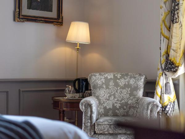 Castel Bois Marie, Maison d'hôtes : photo 10 de la chambre chambre double ou lits jumeaux deluxe - vue sur piscine