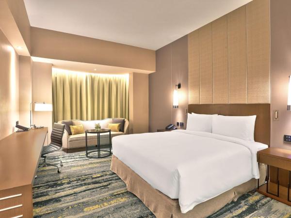 Hilton Kota Kinabalu : photo 5 de la chambre chambre lit king-size