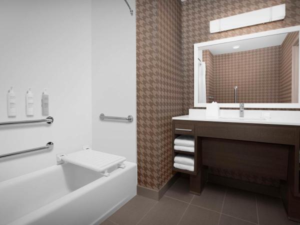 Home2 Suites By Hilton Phoenix North Happy Valley : photo 1 de la chambre studio suite with two queen beds and tub - mobility access