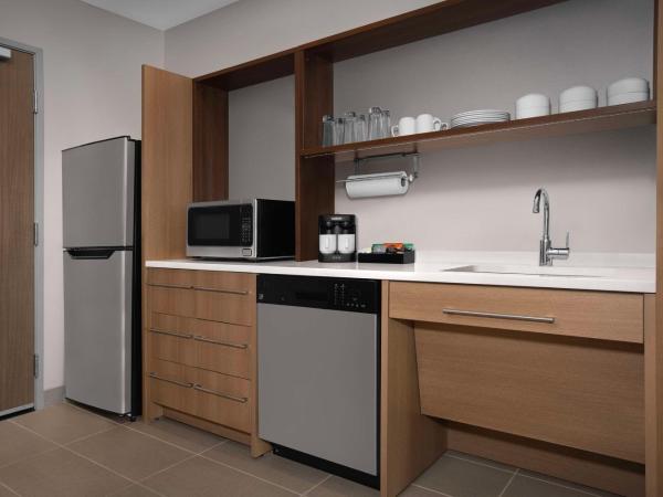 Home2 Suites By Hilton Phoenix North Happy Valley : photo 3 de la chambre king studio suite with accessible tub - mobility access