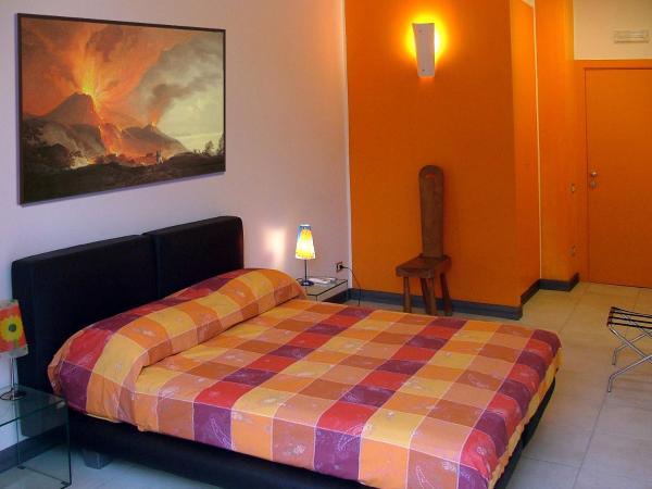 Caracciolo 10 : photo 2 de la chambre chambre double ou lits jumeaux deluxe avec balcon