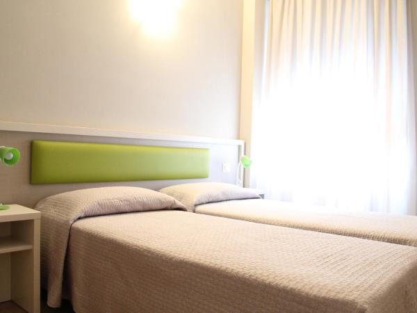 Hotel Due Giardini : photo 4 de la chambre chambre lits jumeaux Économique avec salle de bains commune - bâtiment séparé
