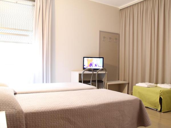 Hotel Due Giardini : photo 6 de la chambre chambre lits jumeaux Économique avec salle de bains commune - bâtiment séparé