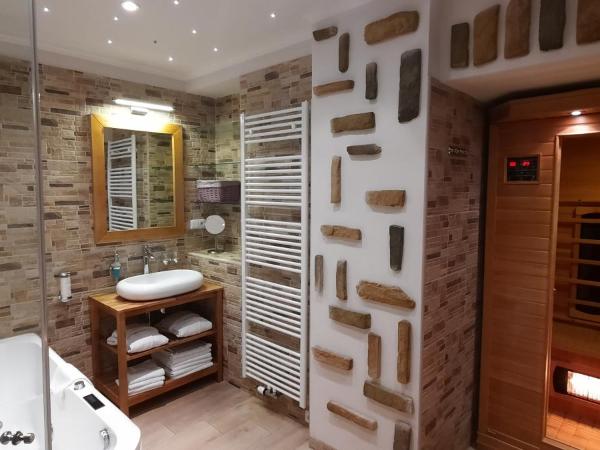 Hotel Excellent : photo 1 de la chambre suite de luxe avec baignoire spa