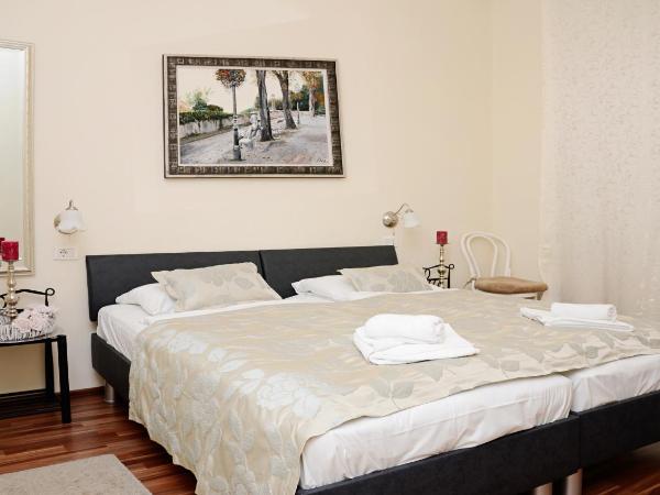 Apartments & Rooms Flowers : photo 4 de la chambre chambre lits jumeaux