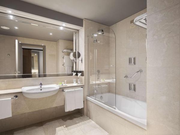 NH Torino Lingotto Congress : photo 3 de la chambre suite junior avec vue