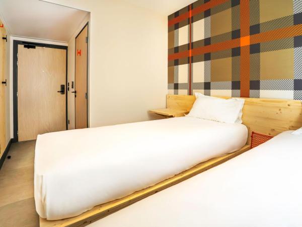 easyHotel Marseille Euromed : photo 4 de la chambre chambre lits jumeaux standard