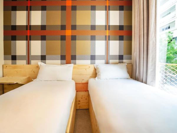 easyHotel Marseille Euromed : photo 2 de la chambre chambre lits jumeaux standard