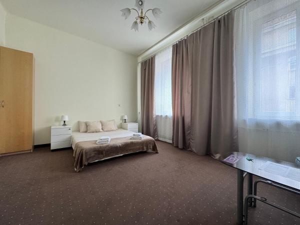 Hotel Mazowiecki WOW : photo 2 de la chambre chambre quadruple avec salle de bains privative