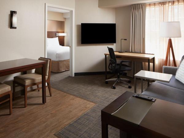 Residence Inn Arlington Rosslyn : photo 1 de la chambre suite 1 chambre lit queen-size avec canapé-lit