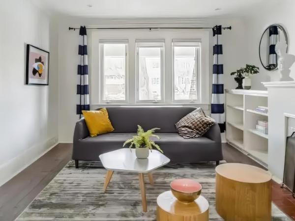 Vihome-119- Double bedrooms on up or 3 bedrooms in basement near Eglinton subway station : photo 8 de la chambre chambre double deluxe