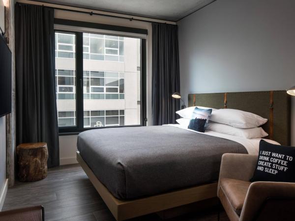 MOXY Seattle Downtown : photo 1 de la chambre cozy king room - hearing accessible
