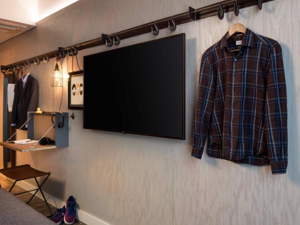 MOXY Seattle Downtown : photo 4 de la chambre cozy corner king room - hearing accessible