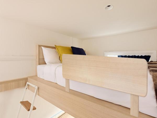The Village Melbourne : photo 7 de la chambre chambre double avec salle de bains privative