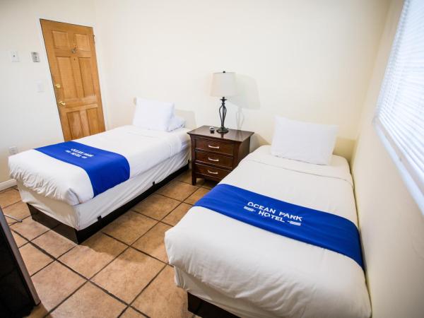 Ocean Park Hotel : photo 1 de la chambre chambre lits jumeaux avec salle de bains commune