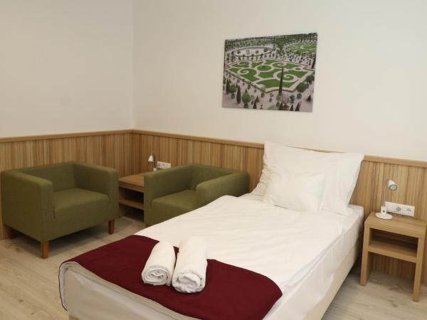 Budafoki Sporthotel : photo 1 de la chambre chambre simple avec salle de bains privative