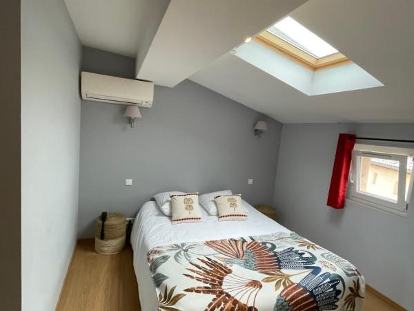 Logis Hôtel de la Tour : photo 4 de la chambre chambre double standard