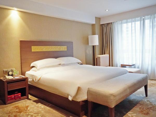 Landmark International Hotel : photo 2 de la chambre suite deluxe