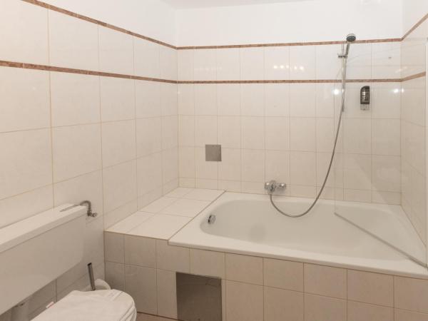 Hotel Viktoria Schönbrunn : photo 7 de la chambre chambre lits jumeaux Économique - sous-sol