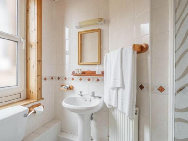 Brae Guest House : photo 1 de la chambre chambre quadruple avec douche