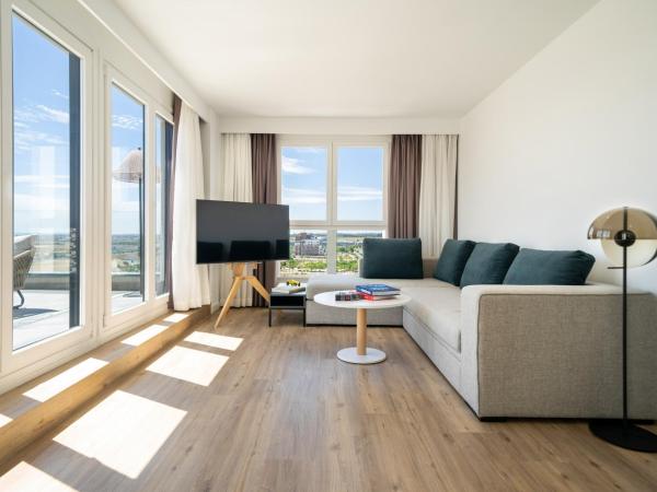 INNSiDE by Meliá Madrid Valdebebas : photo 4 de la chambre the madrid condo connecting room + the innside room