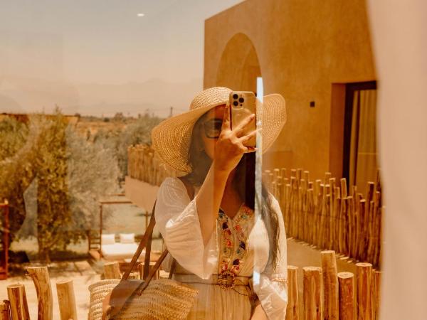 Aarabian lodge : photo 8 de la chambre chambre lit king-size - vue sur montagne