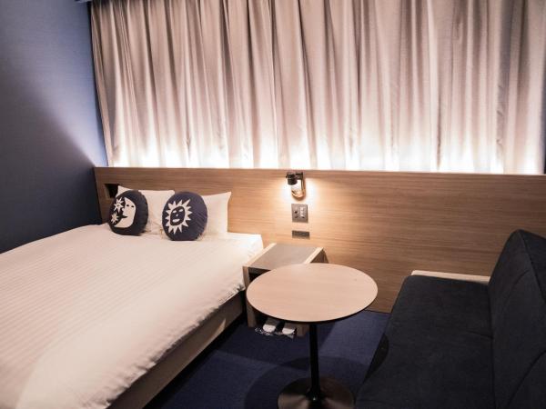 Hotel She, Osaka : photo 1 de la chambre chambre double deluxe avec lit d'appoint