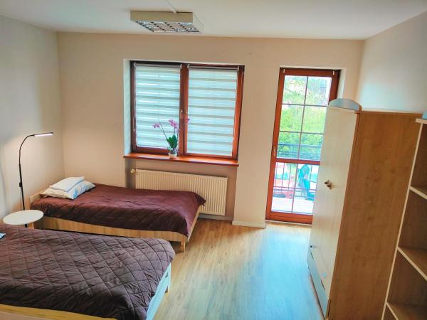 Villa Krasnowolska Airport : photo 5 de la chambre bed  in 3-bed dormitory room with shared bathroom