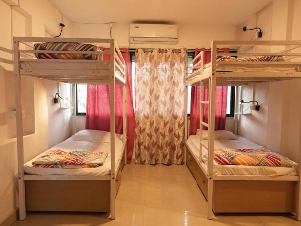 Hostell One - A complete backpacker & Coworking Hub : photo 1 de la chambre lit simple dans dortoir pour femmes