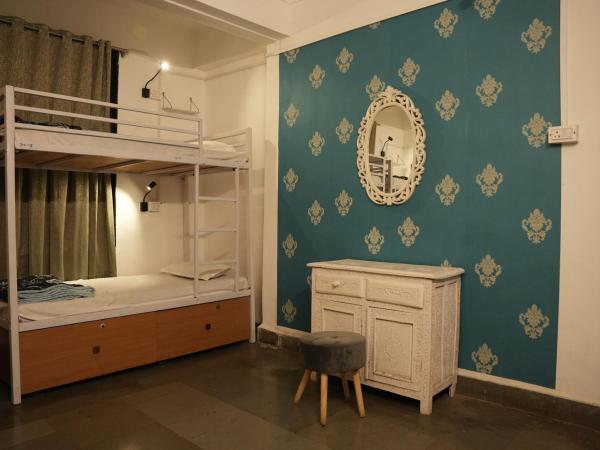 Hostell One - A complete backpacker & Coworking Hub : photo 3 de la chambre lit simple dans dortoir à 6 lits